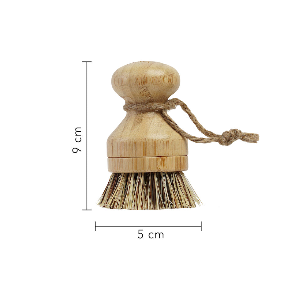 Unser nachhaltiger Topfkratzer reinigt ohne zu zerkratzen beschichtete Pfanne, Töpfen und andere empfindliche Oberflächen. Die Geschirrbürste aus Holz ist besonders ergonomisch geformt und angenehm in der Hand.