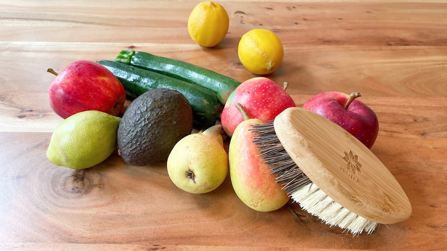 Gemüsebürste aus Bambus Holz und Naturborsten