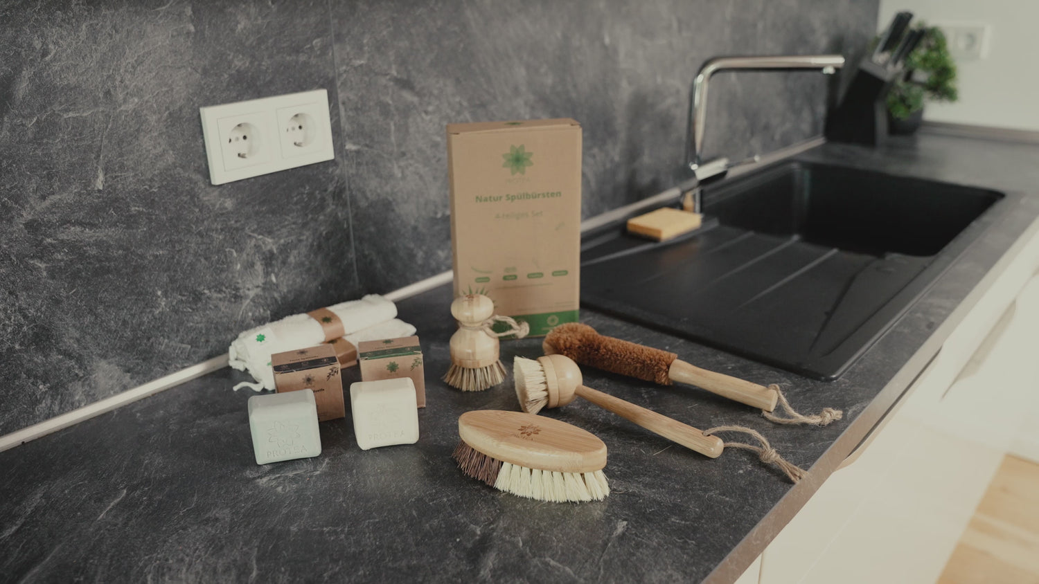 Küchenbürsten aus Holz mit Naturborsten, 4er Set