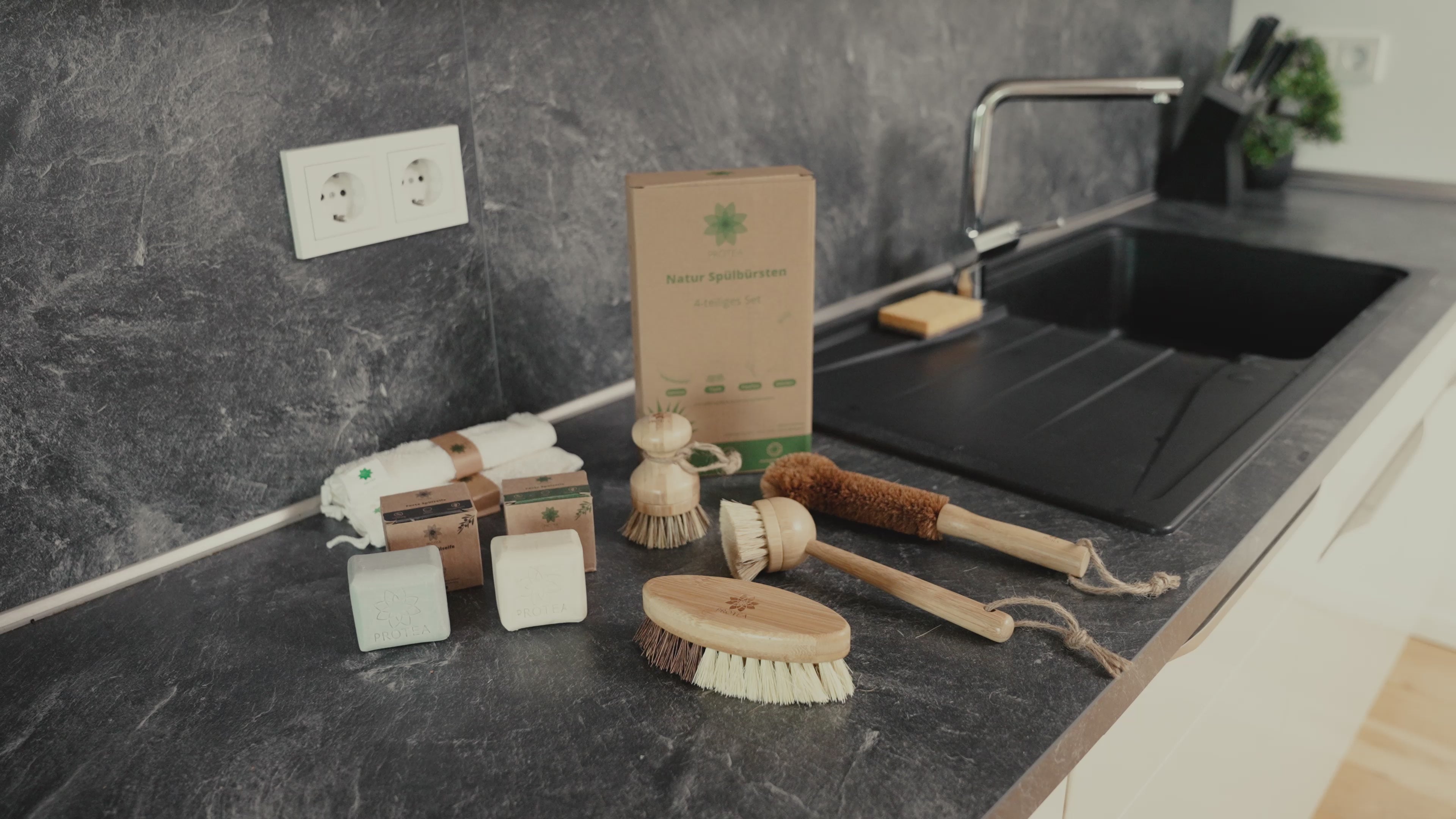 Küchenbürsten aus Holz mit Naturborsten, 4er Set